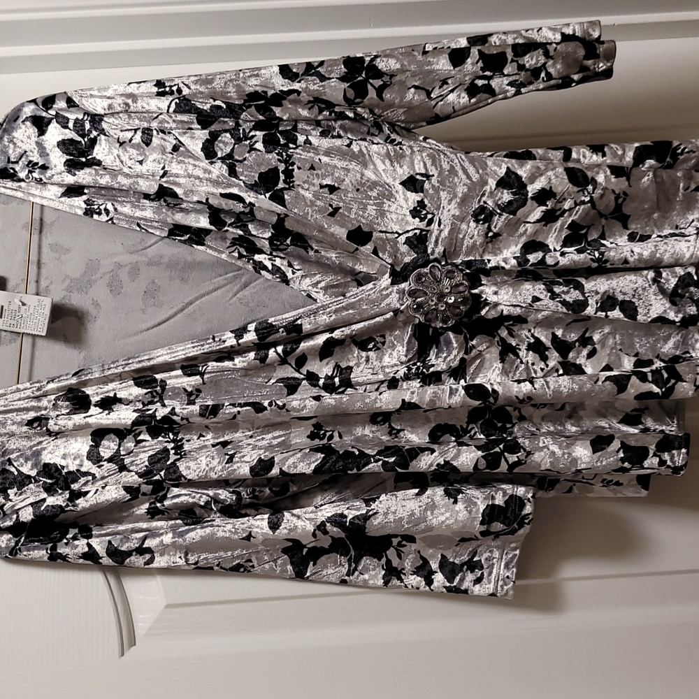 Nine West XL Black & Gray Dressy Blouse with Blingy Flower at Waist - NWOT